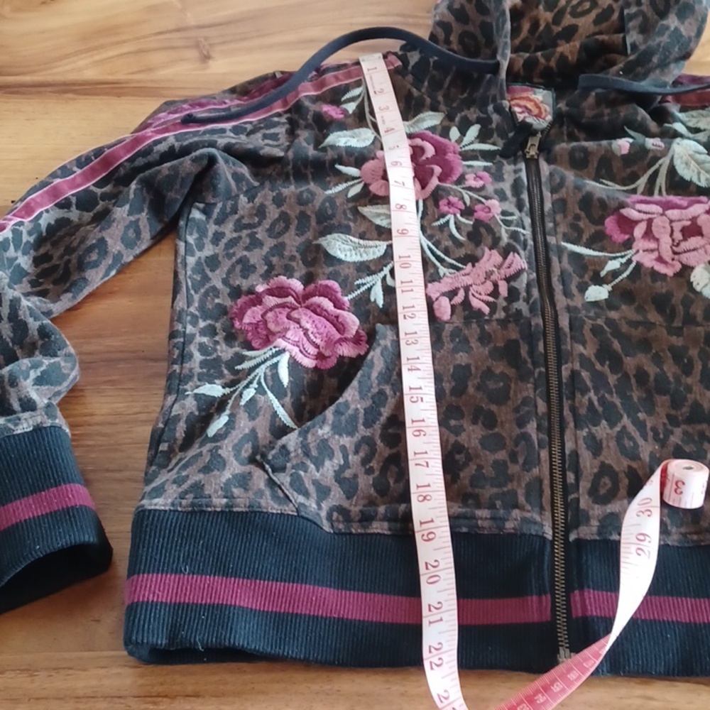 Johnny Was zip-up, Oversized Embroidered Hoodie. 100% cotton. - Picture 10 of 12
